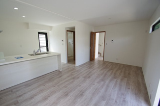 【居間・リビング】 | 【仲介手数料無料！！】川崎市麻生区細山7丁目　新築戸建て（全3棟）C号棟　4580万円 | LDK16.7帖