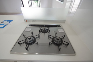 【キッチン】 | 【仲介手数料無料！！】川崎市麻生区細山7丁目　新築戸建て（全3棟）C号棟　4580万円 | ガラストップ