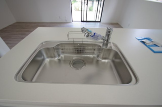 【キッチン】 | 【仲介手数料無料！！】川崎市麻生区細山7丁目　新築戸建て（全3棟）C号棟　4580万円 | 浄水器付き水栓