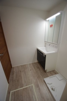 【脱衣所】 | 【仲介手数料無料！！】川崎市麻生区細山7丁目　新築戸建て（全3棟）C号棟　4580万円 | 洗面所