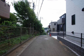 【前面道路含む現地写真】