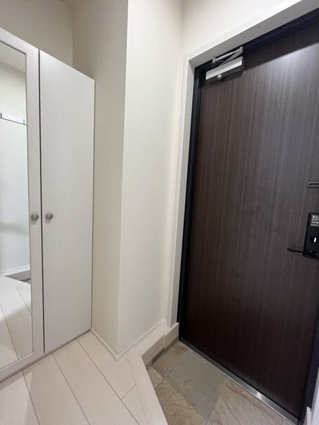 アベニール柏木(新宿区北新宿2丁目)の玄関