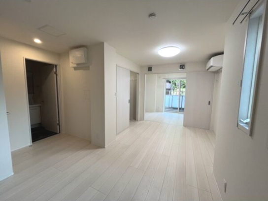 アベニール柏木(新宿区北新宿2丁目)の居間・リビング|LINEでのお問い合わせもお待ちしております♪