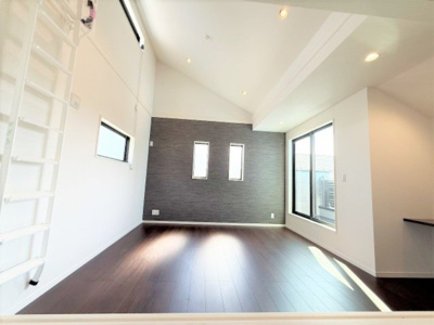 【居間・リビング】 | 【仲介手数料３００万円が無料！！】■デザイナーズハウス■7項目で最高評価 | 【最大ポイントは「諸費用が３２０万円ＯＦＦ」です！！】
■参考写真（２号棟）
■陽当り良好！
■デザイナーズハウス
■性能評価７項目で最高等級取得
■３５年保証
■省エネラベル取得