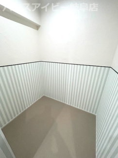 【ランドリースペース】 | コーポシェイーネ2階！輻射式全館空調エフコンシステム搭載！ペット飼育可能なマンション！駐車場確保あり | コーポシェイーネ2階部分！輻射式全館空調エフコンシステム搭載！ペット飼育可能なマンション！駐車場確保あり