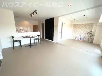 【居間・リビング】 | コーポシェイーネ2階！輻射式全館空調エフコンシステム搭載！ペット飼育可能なマンション！駐車場確保あり | コーポシェイーネ2階部分！輻射式全館空調エフコンシステム搭載！ペット飼育可能なマンション！駐車場確保あり