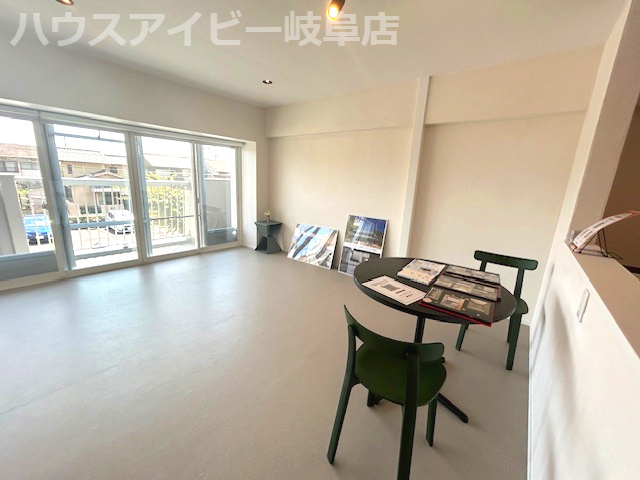 【居間・リビング】の画像