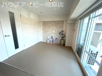 【居間・リビング】 | コーポシェイーネ2階！輻射式全館空調エフコンシステム搭載！ペット飼育可能なマンション！駐車場確保あり | コーポシェイーネ2階部分！輻射式全館空調エフコンシステム搭載！ペット飼育可能なマンション！駐車場確保あり
