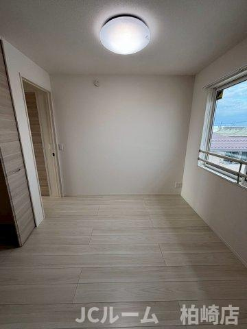 柏崎市豊町のアパートの洋室