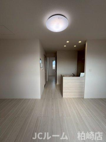 柏崎市豊町のアパートの居間・リビング