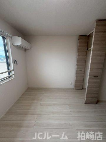 柏崎市豊町のアパートの洋室