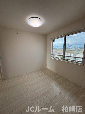 柏崎市豊町のアパートの洋室