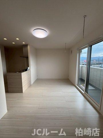 柏崎市豊町のアパートの居間・リビング