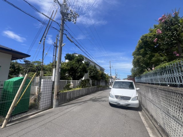 和歌山市関戸4丁目・中古戸建・54697の前面道路含む現地写真