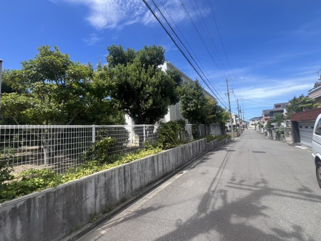 和歌山市関戸4丁目・中古戸建・54697の前面道路含む現地写真