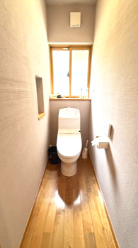 中古住宅　裾野市十里木別荘（nattoku住宅施工）のトイレ