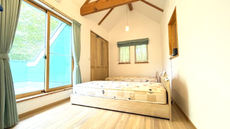 中古住宅　裾野市十里木別荘（nattoku住宅施工）の洋室