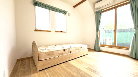 中古住宅　裾野市十里木別荘（nattoku住宅施工）の洋室