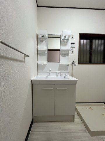 中古住宅　揖斐川町上野の独立洗面台