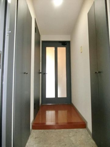 みついビルの玄関|収納もある玄関です