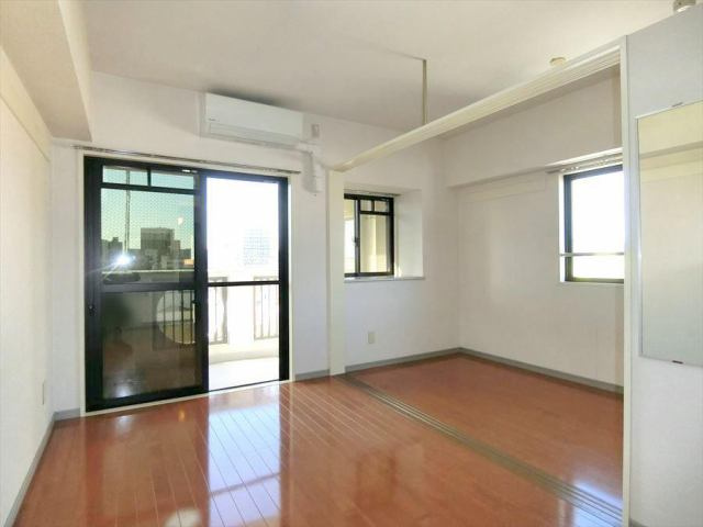 みついビルの居間・リビング|ゆったり過ごせる居間です