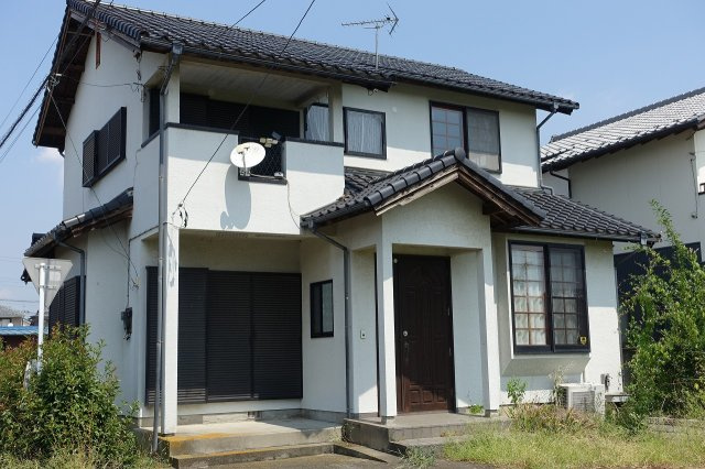 高崎市新保町　【南西角地】中古住宅の外観