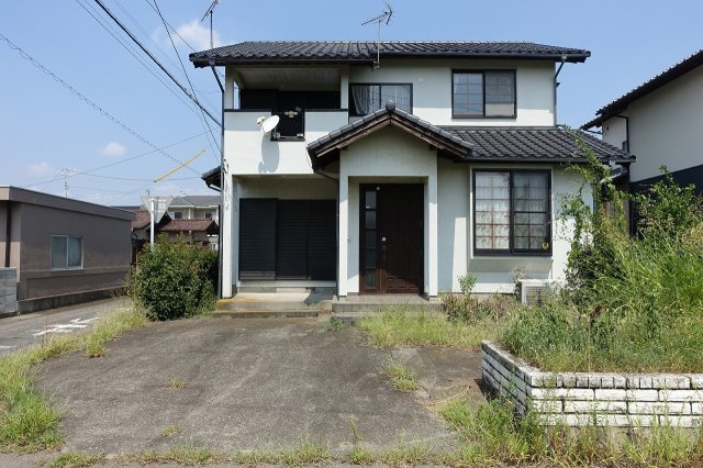 高崎市新保町　【南西角地】中古住宅の外観