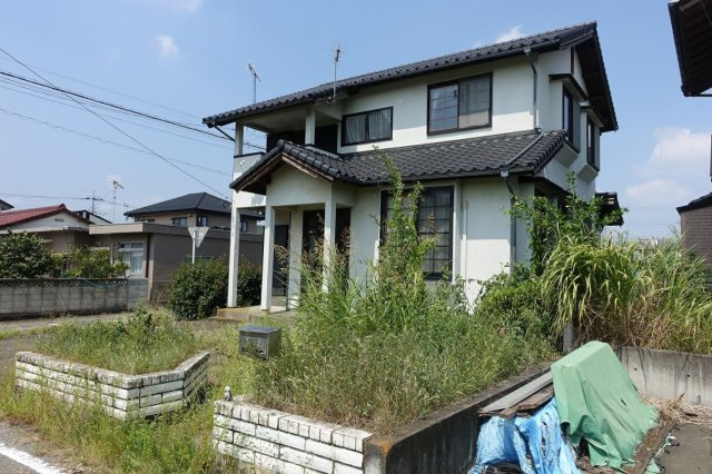 高崎市新保町　【南西角地】中古住宅の外観