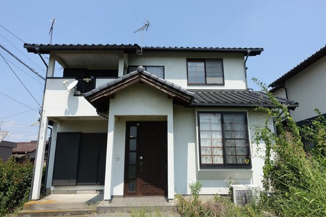 高崎市新保町　【南西角地】中古住宅の外観