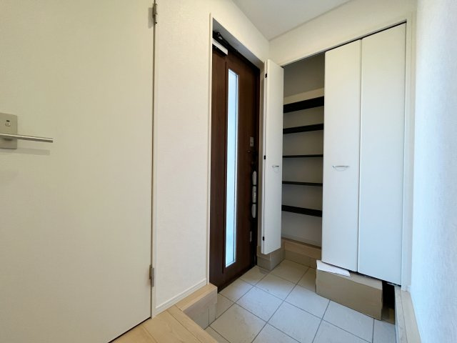 【玄関】 | 熊谷市久下第14  クレイドルガーデン　新築戸建　全2棟　2号棟