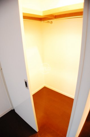 シティタワー堀江　堀江小学校区の収納|シティタワー堀江　ウォークインクローゼット