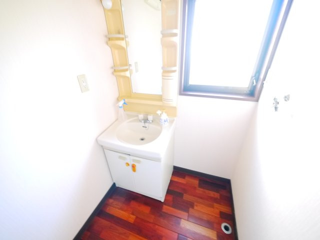長生郡長生村岩沼　中古戸建の独立洗面台|平成7年9月築３DK 2階にもトイレありJR外房線八積駅徒歩約12分2階洋間8帖 軽自動車は2台可能