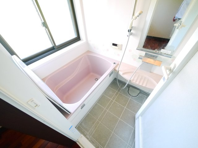 長生郡長生村岩沼　中古戸建の浴室|平成7年9月築３DK 2階にもトイレありJR外房線八積駅徒歩約12分2階洋間8帖 軽自動車は2台可能