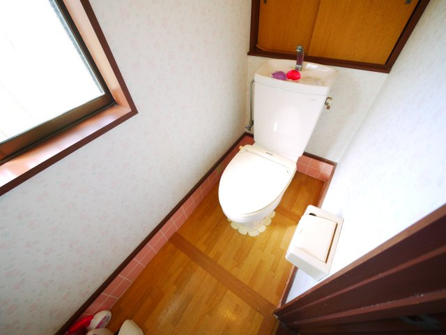 長生郡長生村岩沼　中古戸建のトイレ|平成7年9月築３DK 2階にもトイレありJR外房線八積駅徒歩約12分2階洋間8帖 軽自動車は2台可能