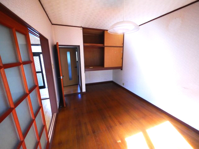 長生郡長生村岩沼　中古戸建の洋室|平成7年9月築３DK 2階にもトイレありJR外房線八積駅徒歩約12分2階洋間8帖 軽自動車は2台可能