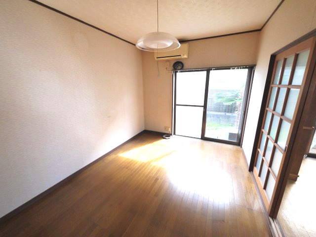 長生郡長生村岩沼　中古戸建の洋室|平成7年9月築３DK 2階にもトイレありJR外房線八積駅徒歩約12分2階洋間8帖 軽自動車は2台可能