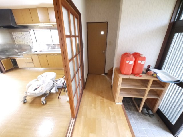 長生郡長生村岩沼　中古戸建の玄関|平成7年9月築３DK 2階にもトイレありJR外房線八積駅徒歩約12分2階洋間8帖 軽自動車は2台可能