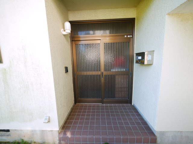 長生郡長生村岩沼　中古戸建の玄関|平成7年9月築３DK 2階にもトイレありJR外房線八積駅徒歩約12分2階洋間8帖 軽自動車は2台可能