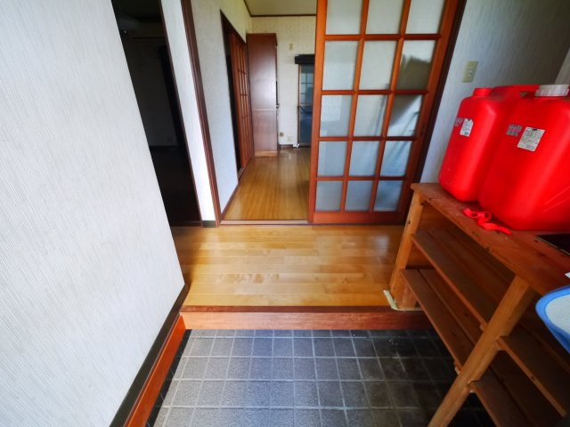 長生郡長生村岩沼　中古戸建の玄関|平成7年9月築３DK 2階にもトイレありJR外房線八積駅徒歩約12分2階洋間8帖 軽自動車は2台可能