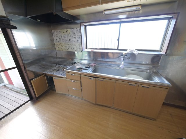 長生郡長生村岩沼　中古戸建のキッチン|平成7年9月築３DK 2階にもトイレありJR外房線八積駅徒歩約12分2階洋間8帖 軽自動車は2台可能