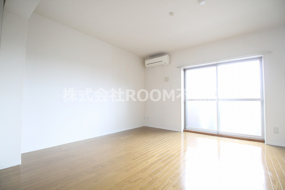 グランデハイツ平江の居間・リビング|こちらのリビングで趣味の時間をお楽しみください