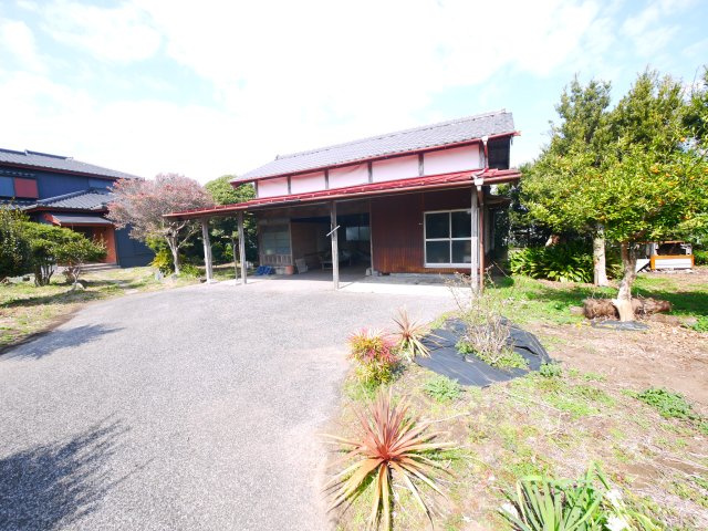 大網白里市細草　中古住宅の庭|敷地約319坪 5LDKK 別棟に物置居宅付　洋間約13帖 和室10帖 家庭菜園・ドックラン可能
