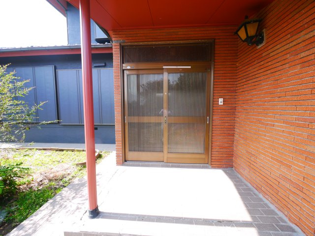 大網白里市細草　中古住宅の玄関|敷地約319坪 5LDKK 別棟に物置居宅付　洋間約13帖 和室10帖 家庭菜園・ドックラン可能
