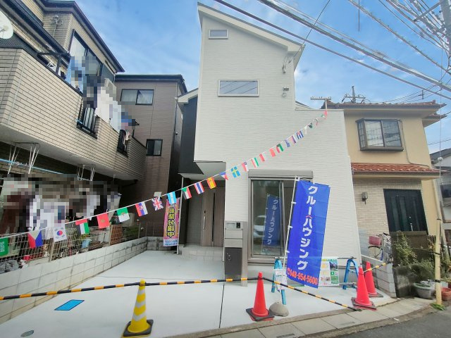 三郷市　高州1丁目　新築戸建　　全1棟の外観|スタイリッシュで落ち着きのある外観デザイン。街並みに調和しながらも存在感を放ち、帰宅するたびに心が満たされる上質な住まいです。快適で安心の暮らしを演出します。