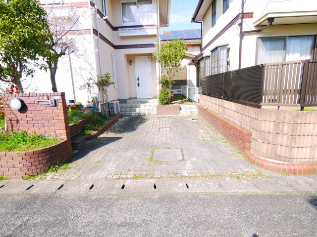 大網白里市ながた野2　中古戸建の駐車場|４LDK 都市ガス上下水 南道路 JR外房線永田駅徒歩約8分 