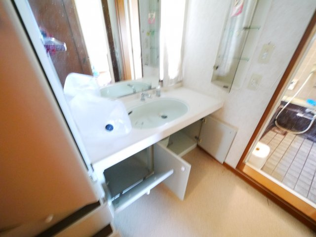 大網白里市ながた野2　中古戸建の独立洗面台|４LDK 都市ガス上下水 南道路 JR外房線永田駅徒歩約8分 