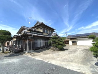 いすみ市新田野　中古戸建の駐車場|和風2階建5LDK9.2万円賃貸中　平成16年7月築2LDK平家6万円賃貸中 敷地約339坪 