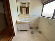 【独立洗面台】 | いすみ市新田野　中古戸建 | 和風2階建5LDK9.2万円賃貸中　平成16年7月築2LDK平家6万円賃貸中 敷地約339坪 