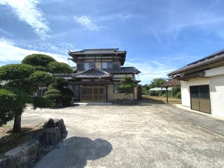 いすみ市新田野　中古戸建の駐車場|和風2階建5LDK9.2万円賃貸中　平成16年7月築2LDK平家6万円賃貸中 敷地約339坪 