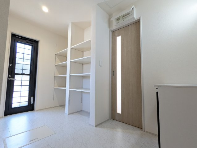 北茨城市平潟町　1期の収納|広々脱衣スペース！毎朝おしゃれに忙しい女性の方にうれしいポイントです！